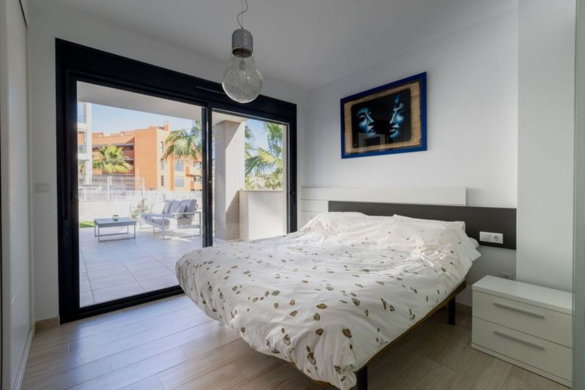 Se vende Apartamento Planta Baja de 2 dormitorios en Costa Blanca, Alicante, España