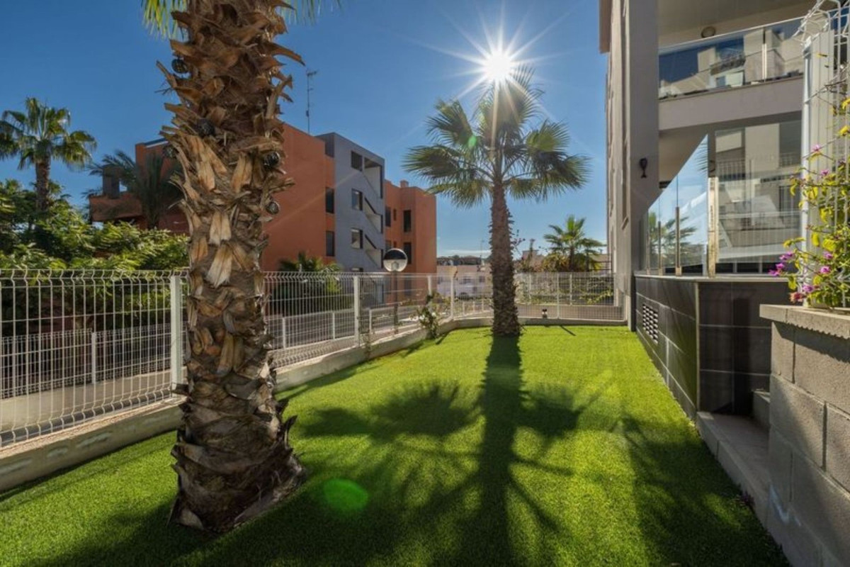 Se vende Apartamento Planta Baja de 2 dormitorios en Costa Blanca, Alicante, España