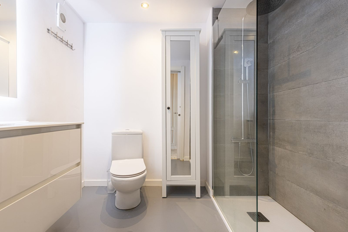 Se vende Apartamento en Planta Última de 2 dormitorios en Costa Del Sol, Málaga, España