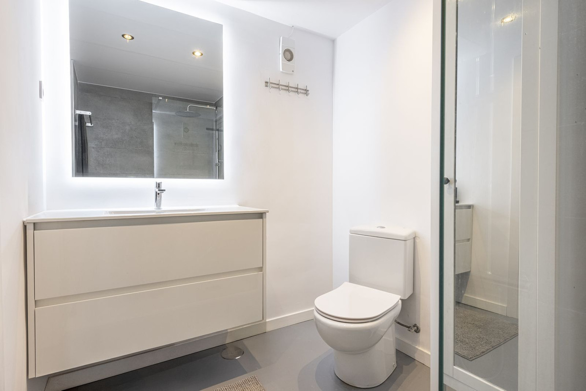 Se vende Apartamento en Planta Última de 2 dormitorios en Costa Del Sol, Málaga, España
