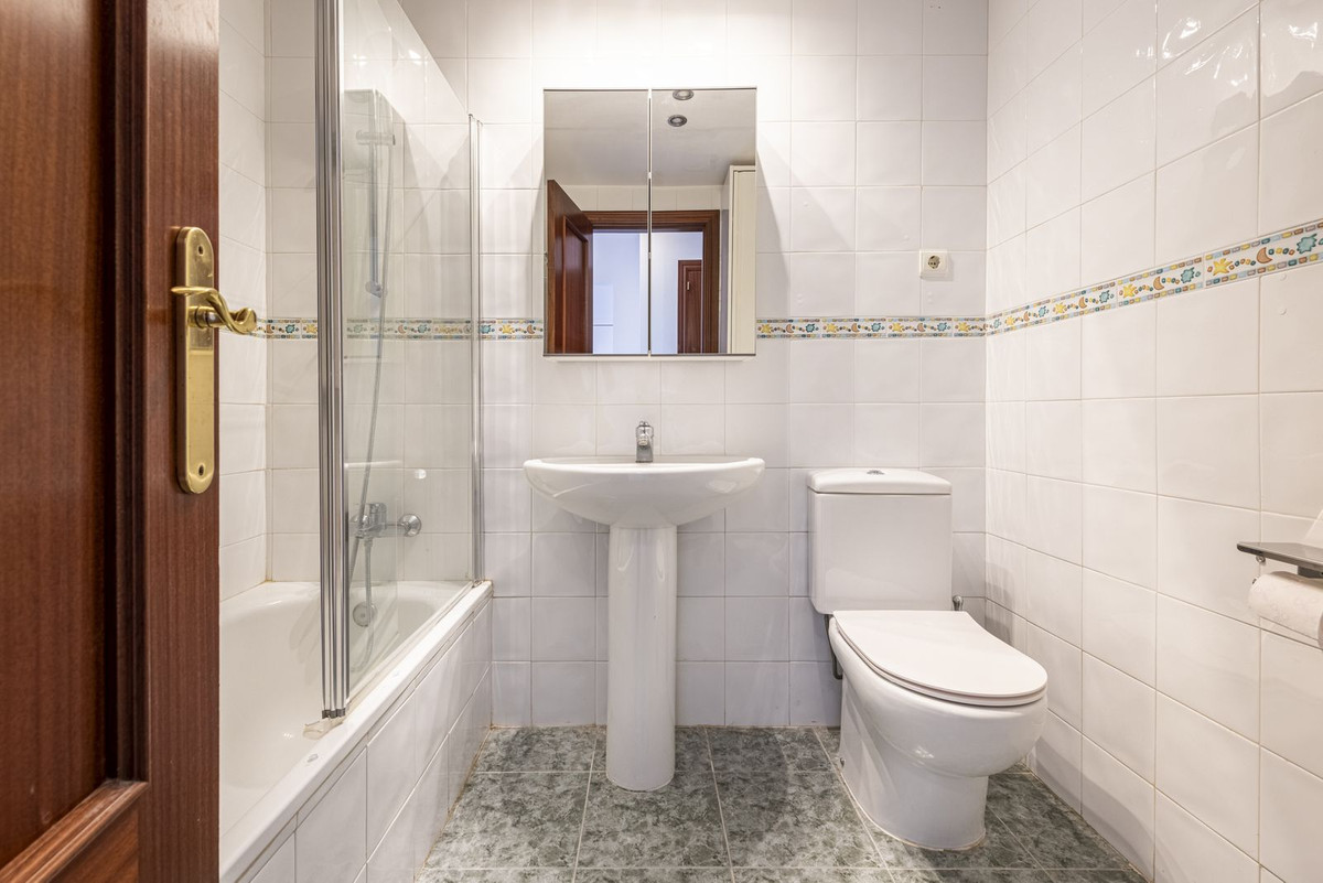 Se vende Apartamento en Planta Última de 2 dormitorios en Costa Del Sol, Málaga, España