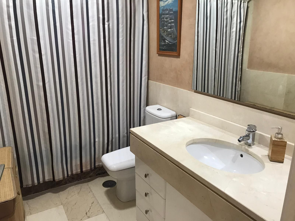 Se vende Apartamento Planta Media de 3 dormitorios en Costa Del Sol, Málaga, España