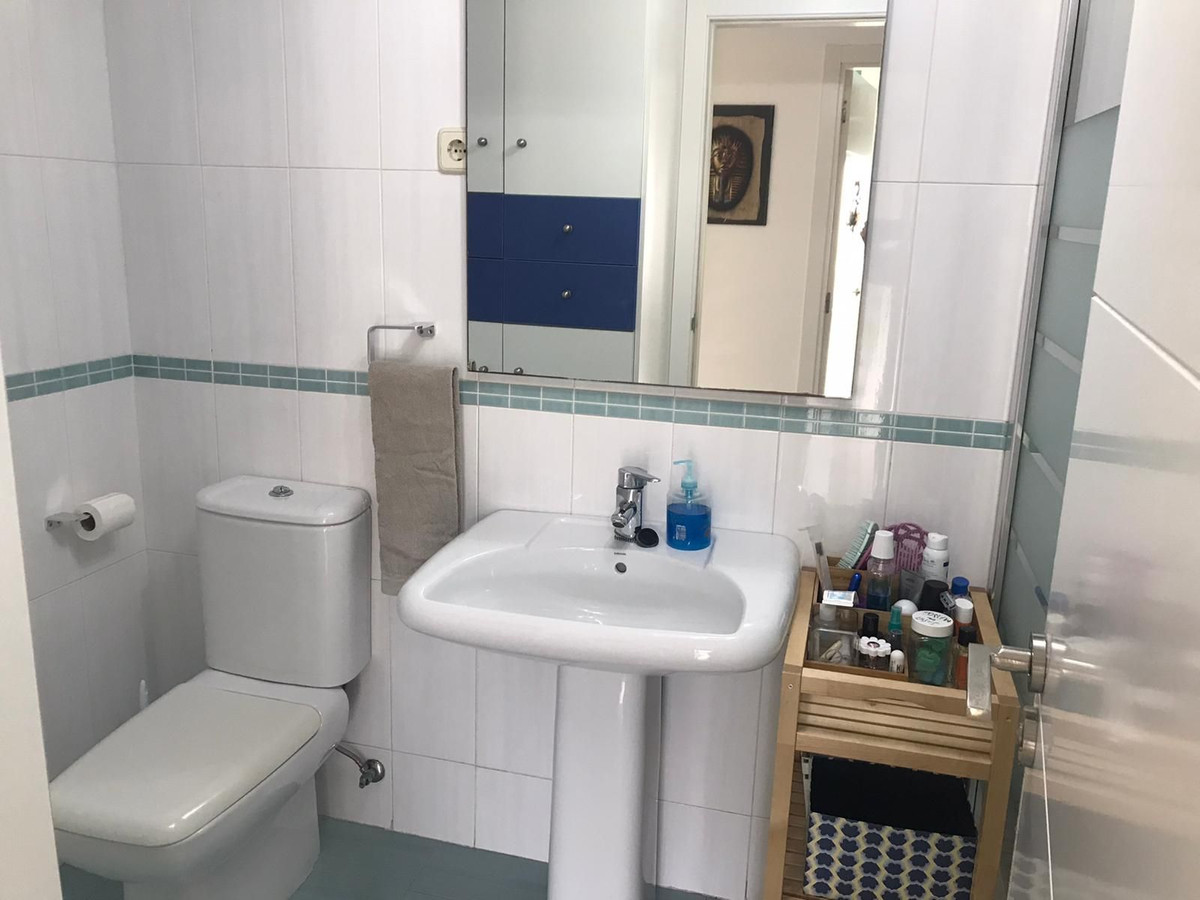 Se vende Apartamento Planta Media de 3 dormitorios en Costa Del Sol, Málaga, España