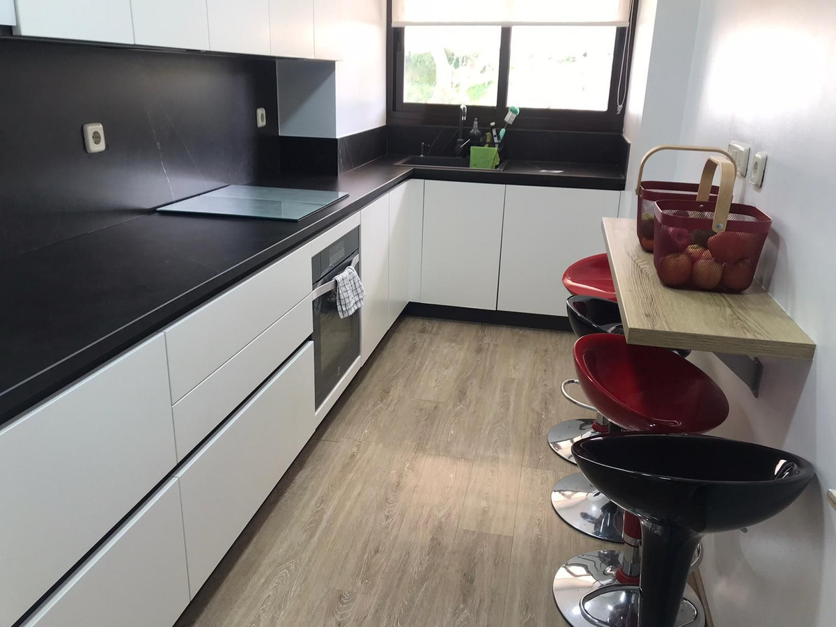 Se vende Apartamento Planta Media de 3 dormitorios en Costa Del Sol, Málaga, España