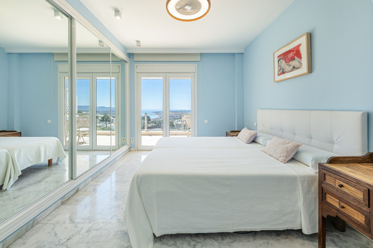 5 Bed Townhouse for sale in La Capellania Costa Del Sol, Málaga, Spain