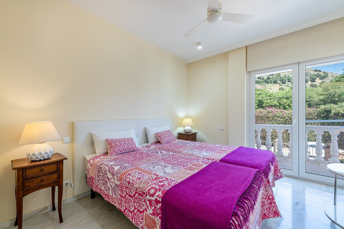 5 Bed Townhouse for sale in La Capellania Costa Del Sol, Málaga, Spain