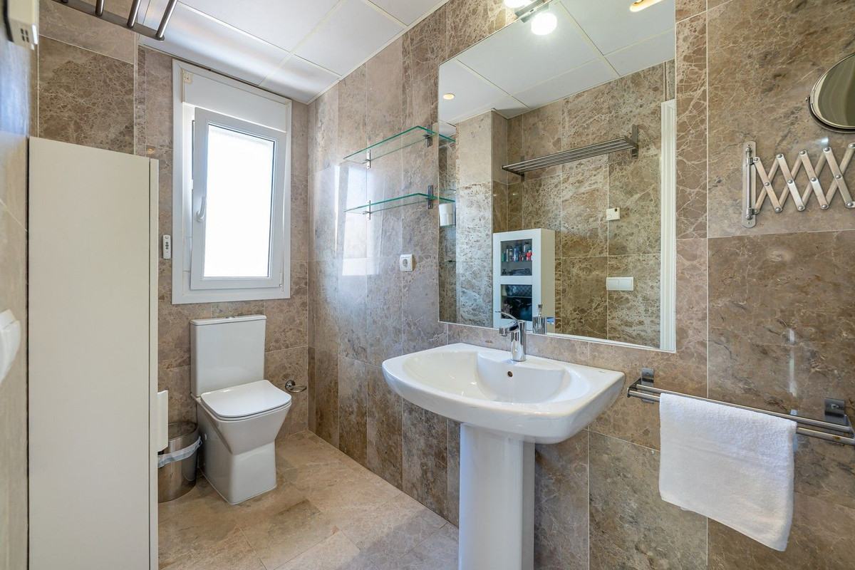 5 Bed Townhouse for sale in La Capellania Costa Del Sol, Málaga, Spain
