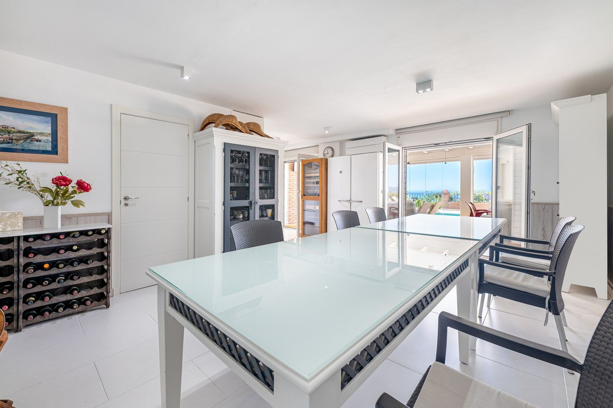 5 Bed Townhouse for sale in La Capellania Costa Del Sol, Málaga, Spain