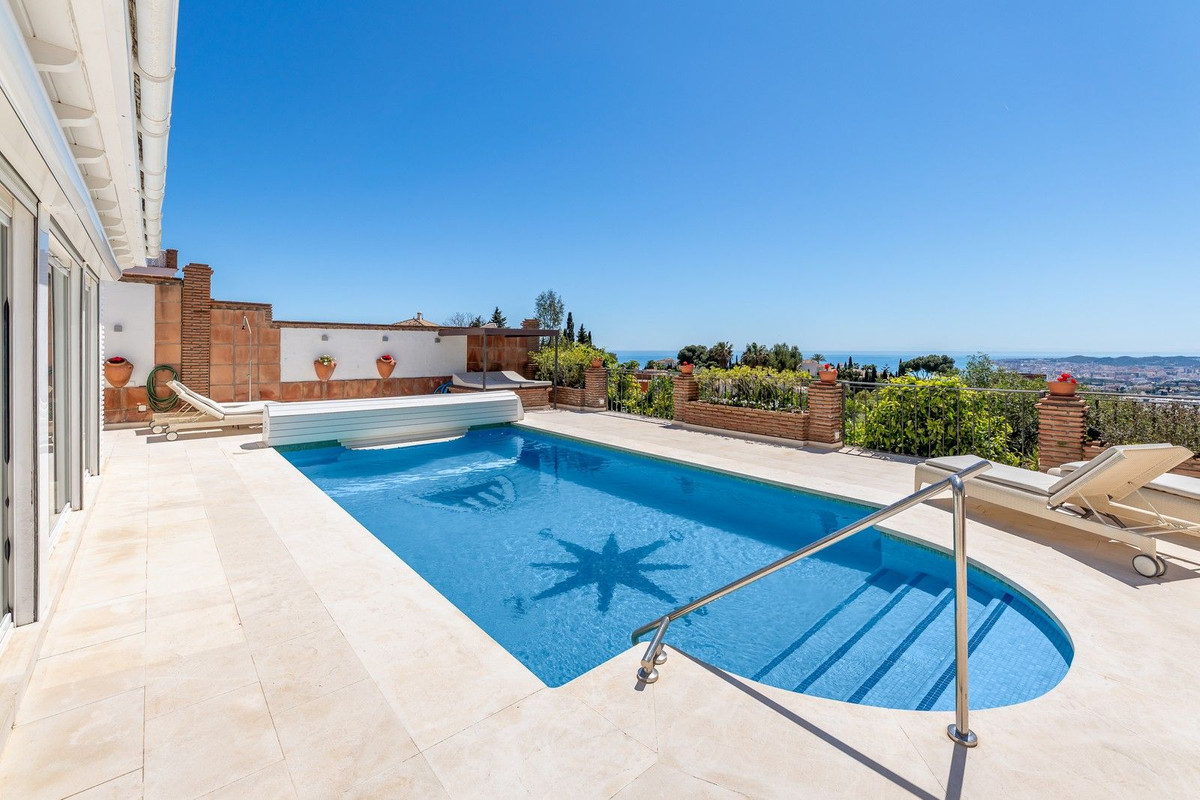 5 Bed Townhouse for sale in La Capellania Costa Del Sol, Málaga, Spain