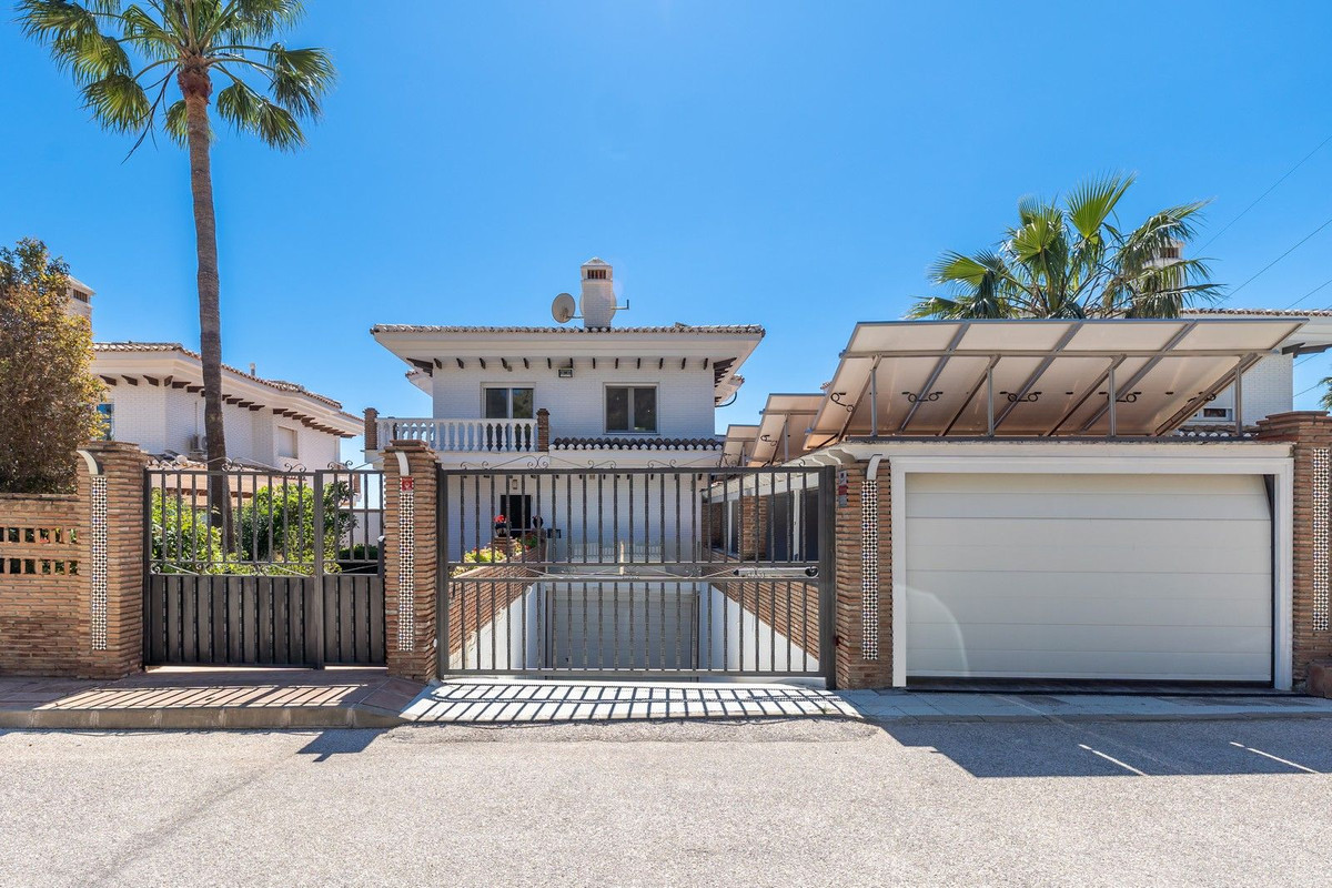 5 Bed Townhouse for sale in La Capellania Costa Del Sol, Málaga, Spain