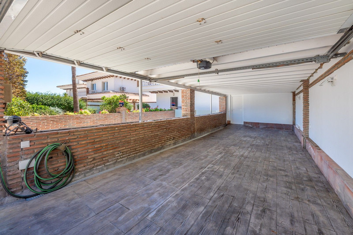5 Bed Townhouse for sale in La Capellania Costa Del Sol, Málaga, Spain