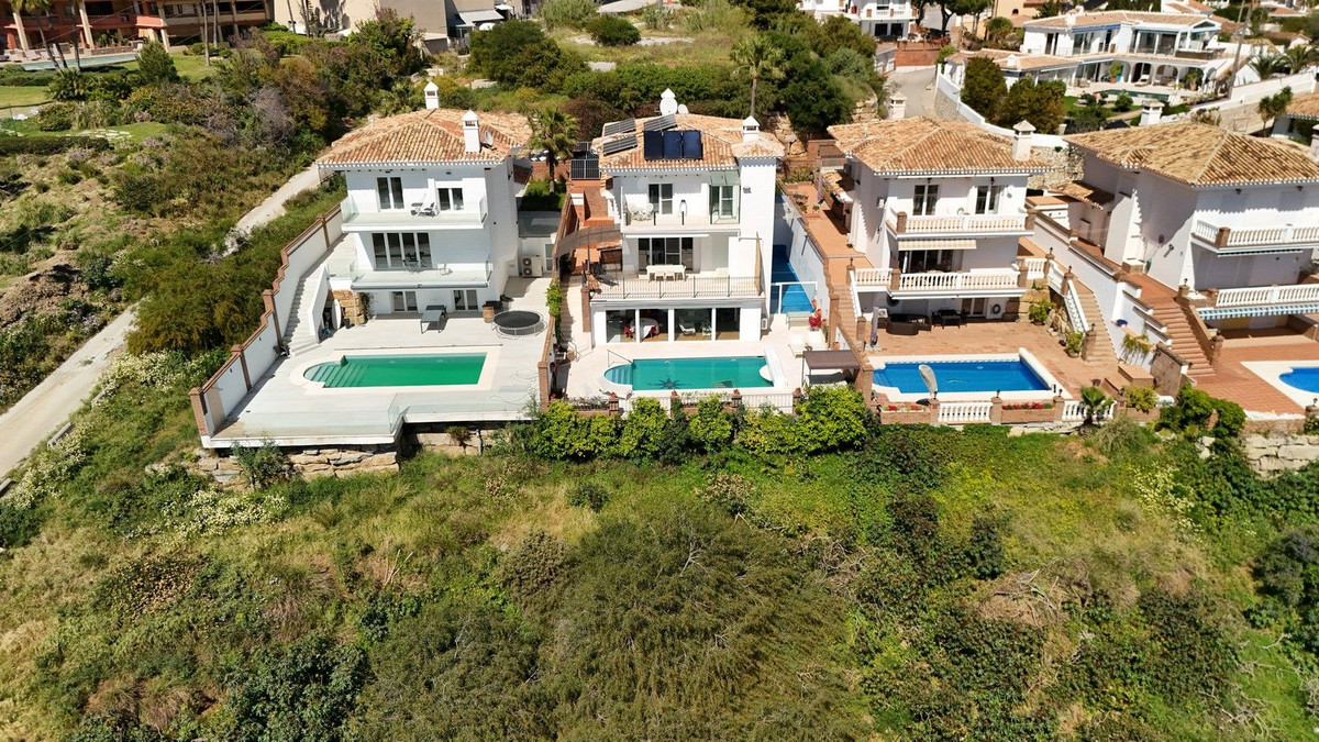 5 Bed Townhouse for sale in La Capellania Costa Del Sol, Málaga, Spain