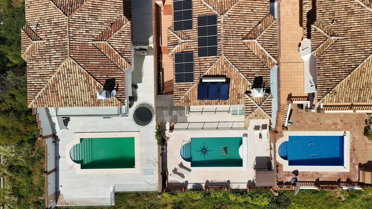 5 Bed Townhouse for sale in La Capellania Costa Del Sol, Málaga, Spain