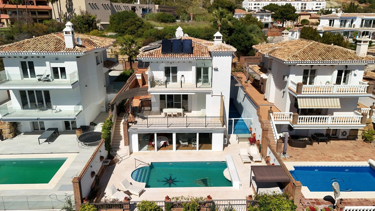 5 Bed Townhouse for sale in La Capellania Costa Del Sol, Málaga, Spain