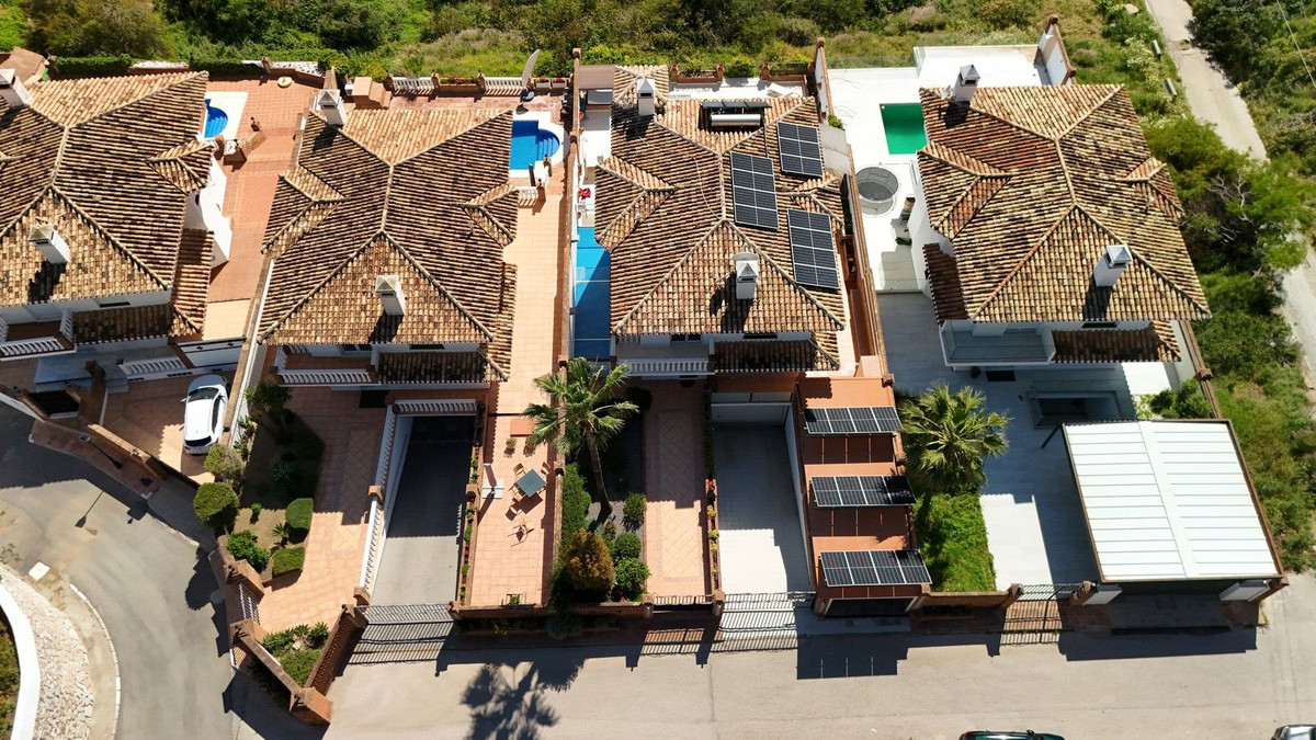 5 Bed Townhouse for sale in La Capellania Costa Del Sol, Málaga, Spain
