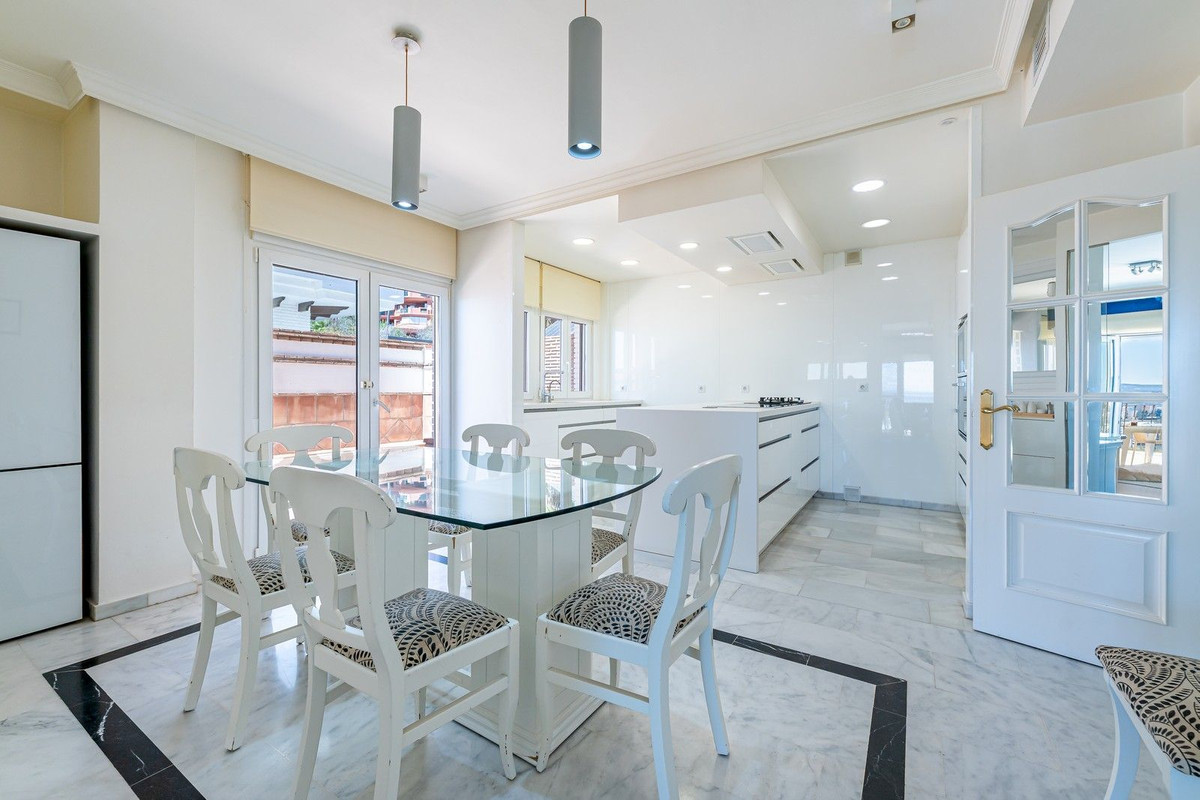 5 Bed Townhouse for sale in La Capellania Costa Del Sol, Málaga, Spain