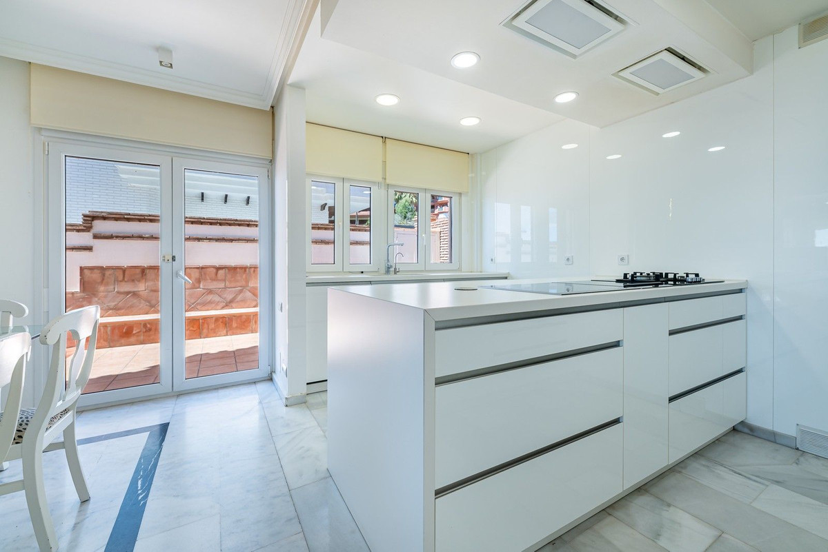 5 Bed Townhouse for sale in La Capellania Costa Del Sol, Málaga, Spain