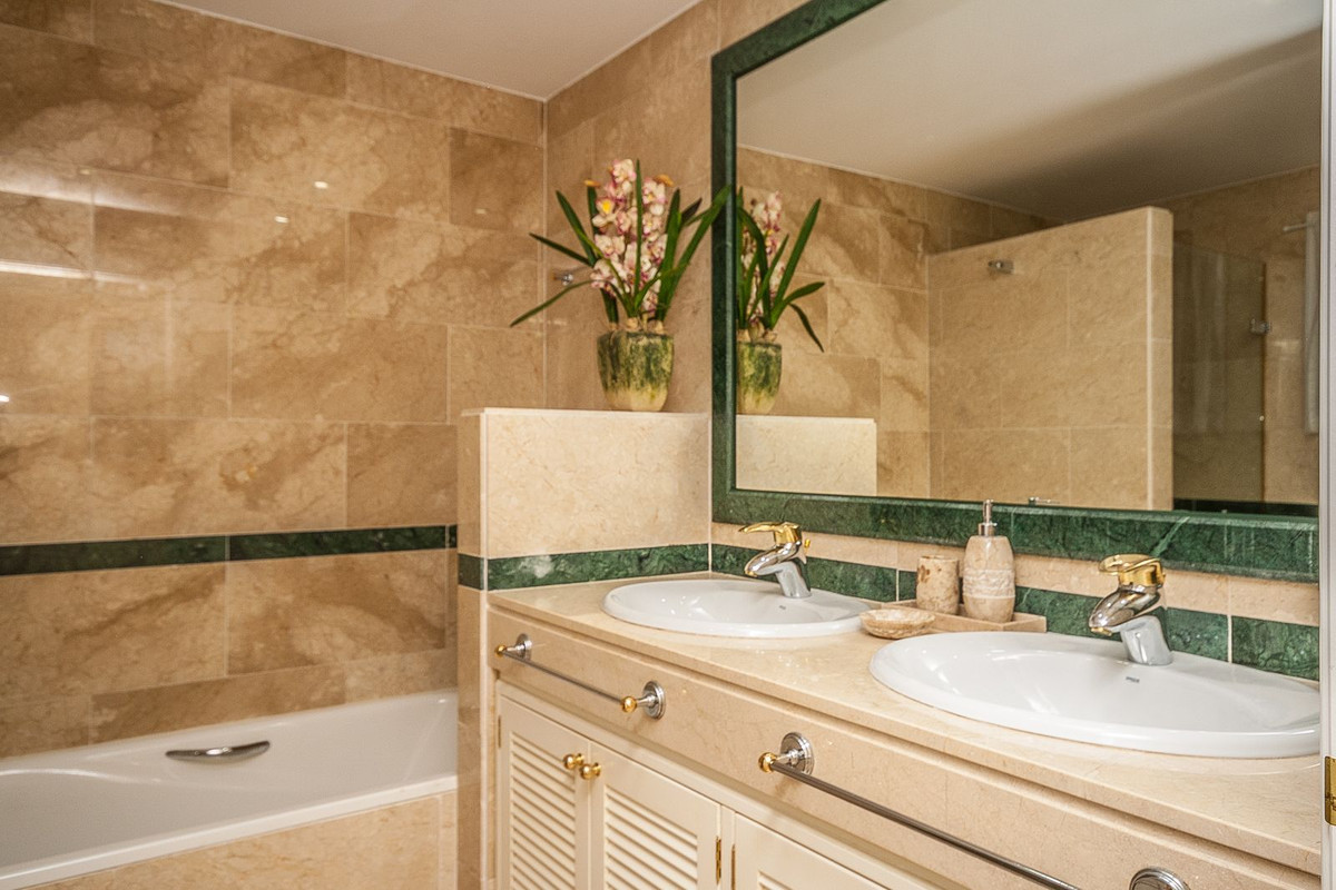 Se vende Apartamento Planta Baja de 2 dormitorios en Costa Del Sol, Málaga, España