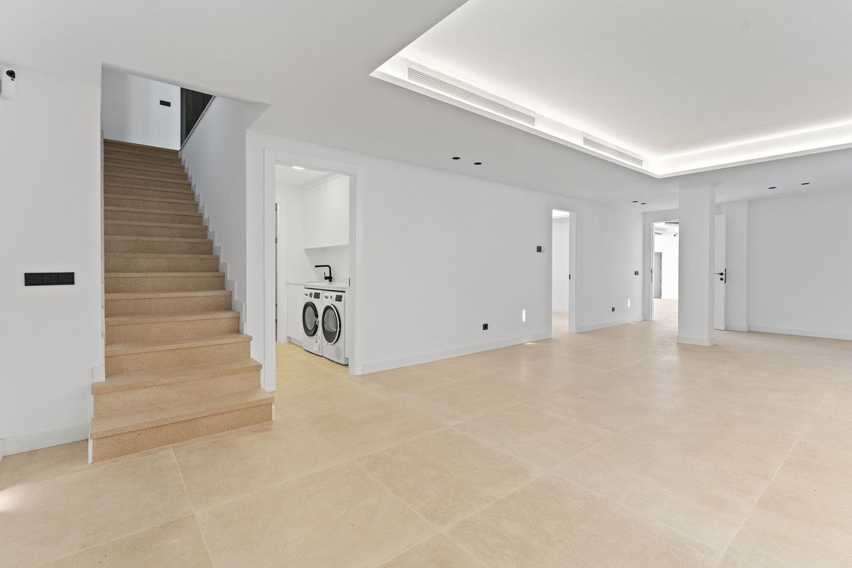Se vende Villa - Chalet de 4 dormitorios en Costa Del Sol, Málaga, España