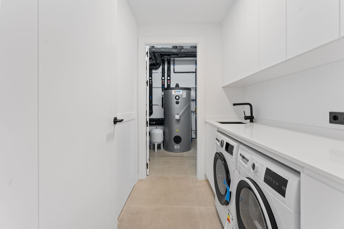 Se vende Villa - Chalet de 4 dormitorios en Costa Del Sol, Málaga, España