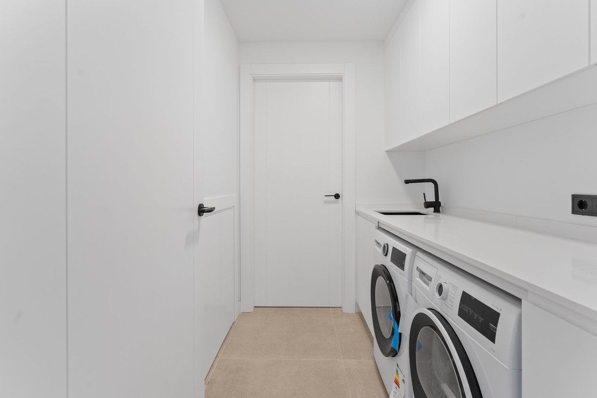 Se vende Villa - Chalet de 4 dormitorios en Costa Del Sol, Málaga, España