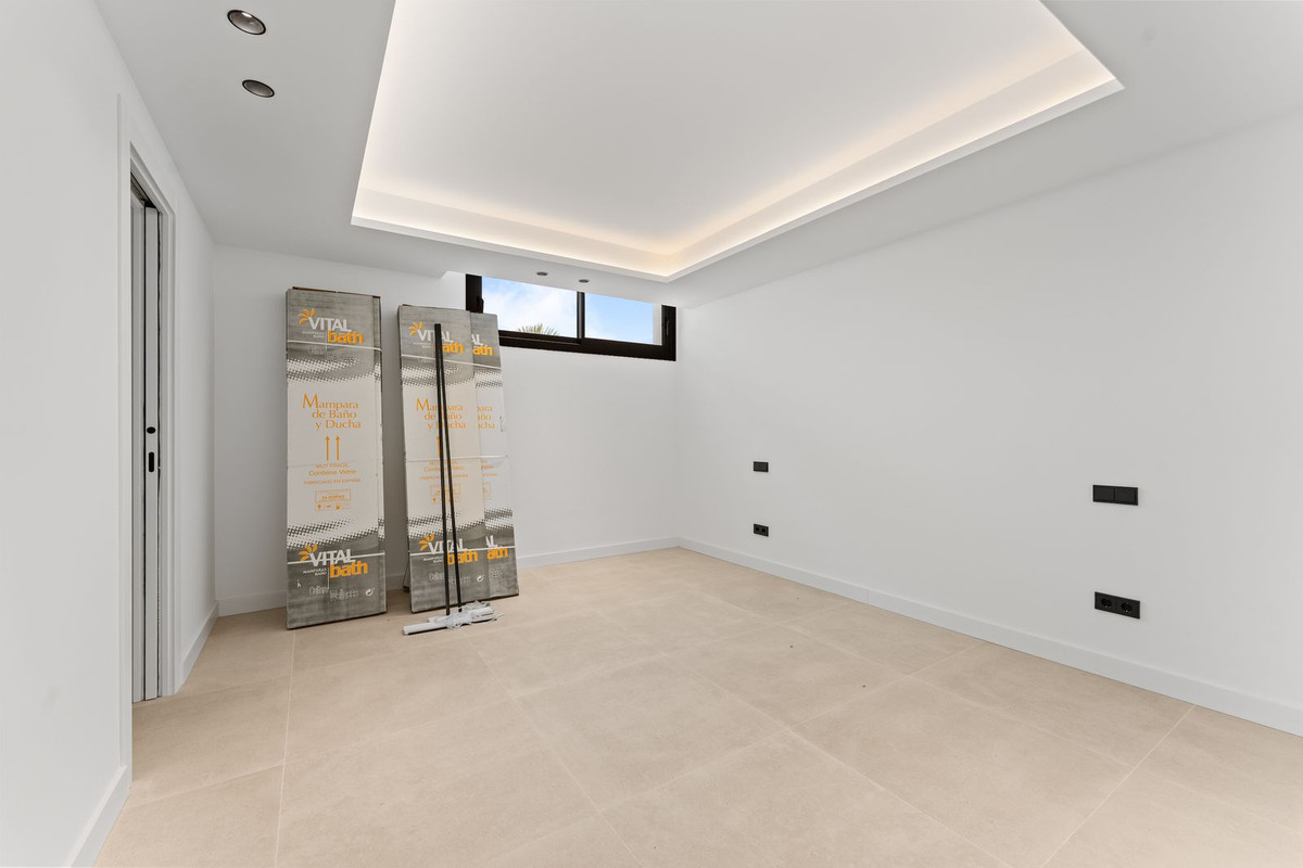 Se vende Villa - Chalet de 4 dormitorios en Costa Del Sol, Málaga, España