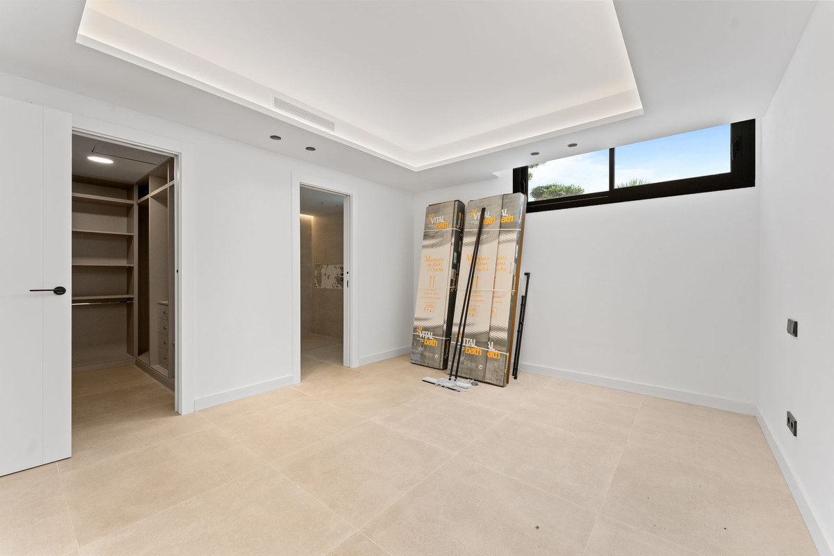 Se vende Villa - Chalet de 4 dormitorios en Costa Del Sol, Málaga, España