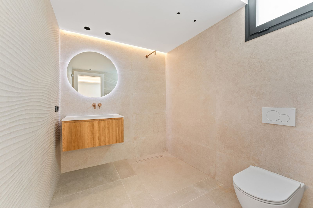 Se vende Villa - Chalet de 4 dormitorios en Costa Del Sol, Málaga, España