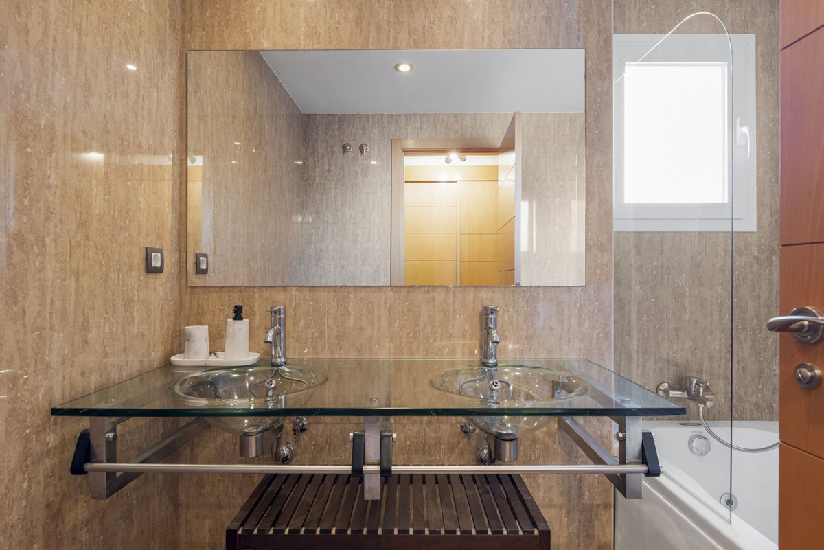 2 Bed Apartment for sale in Estepona Costa Del Sol, Málaga, Spain