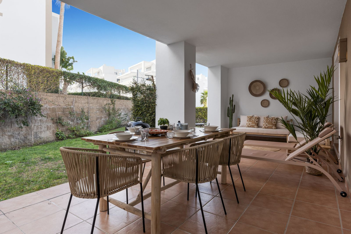 2 Bed Apartment for sale in Estepona Costa Del Sol, Málaga, Spain