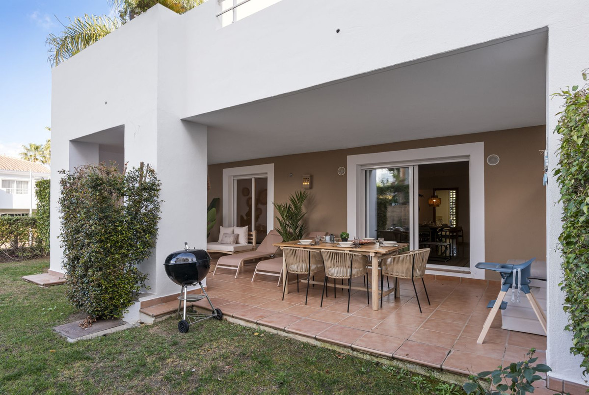 2 Bed Apartment for sale in Estepona Costa Del Sol, Málaga, Spain