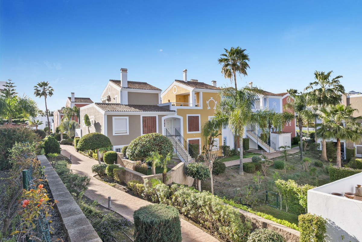 2 Bed Apartment for sale in Estepona Costa Del Sol, Málaga, Spain