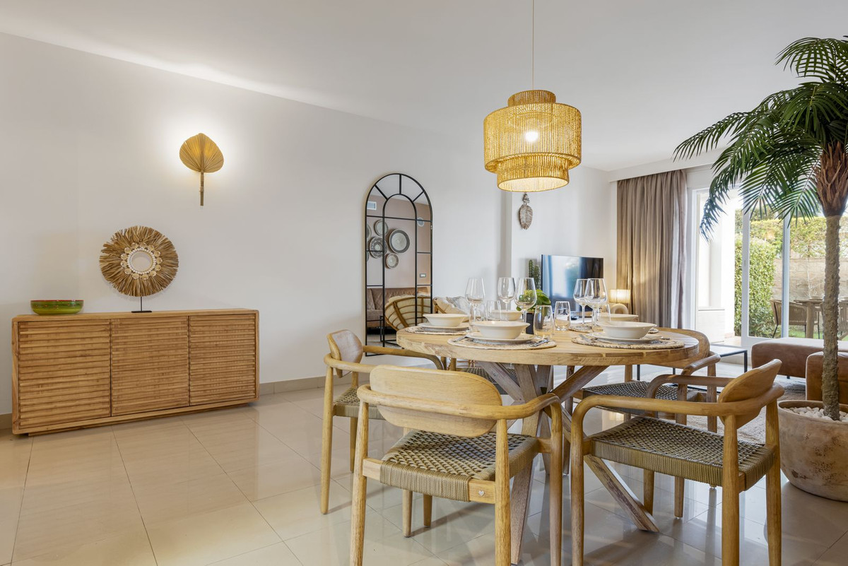 2 Bed Apartment for sale in Estepona Costa Del Sol, Málaga, Spain