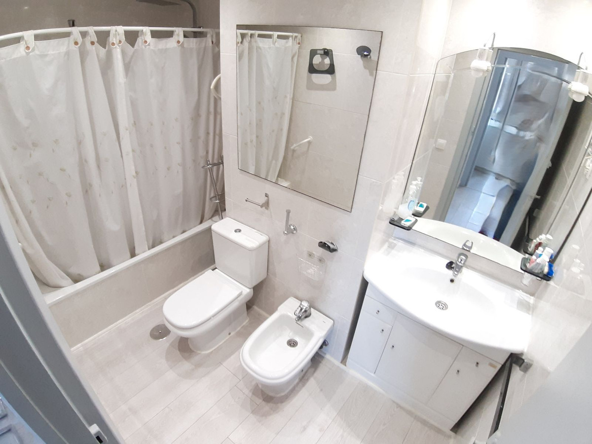 2 Bed Apartment for sale in Fuengirola Costa Del Sol, Málaga, Spain