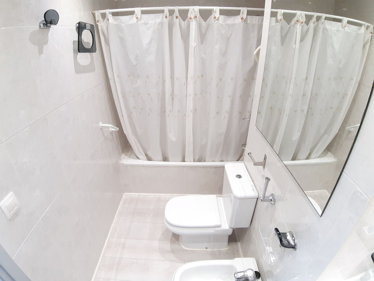 2 Bed Apartment for sale in Fuengirola Costa Del Sol, Málaga, Spain