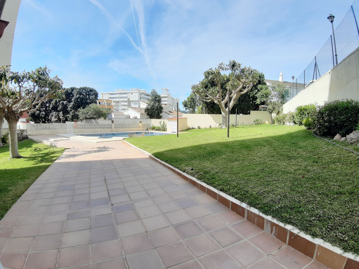 2 Bed Apartment for sale in Fuengirola Costa Del Sol, Málaga, Spain