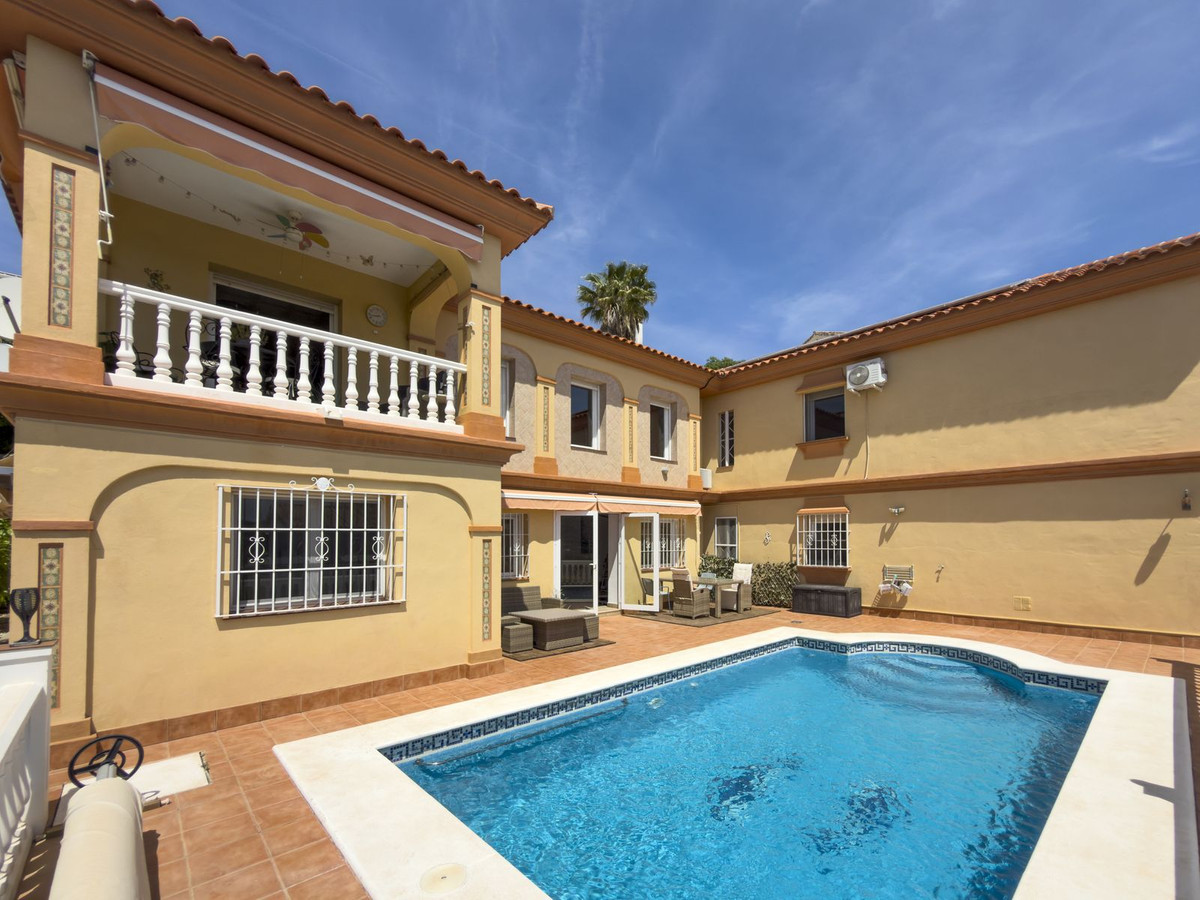 5 Bed Townhouse for sale in Coín Costa Del Sol, Málaga, Spain