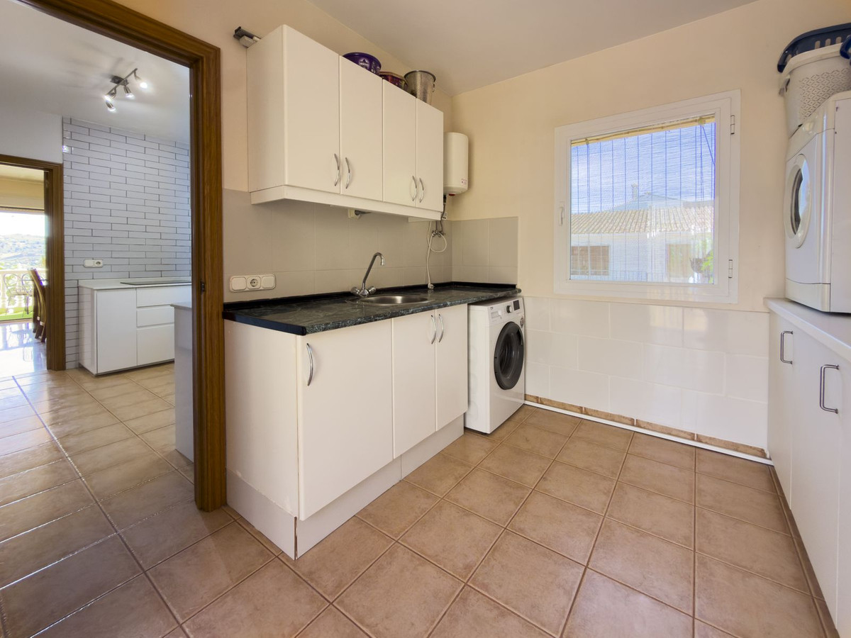 5 Bed Townhouse for sale in Coín Costa Del Sol, Málaga, Spain