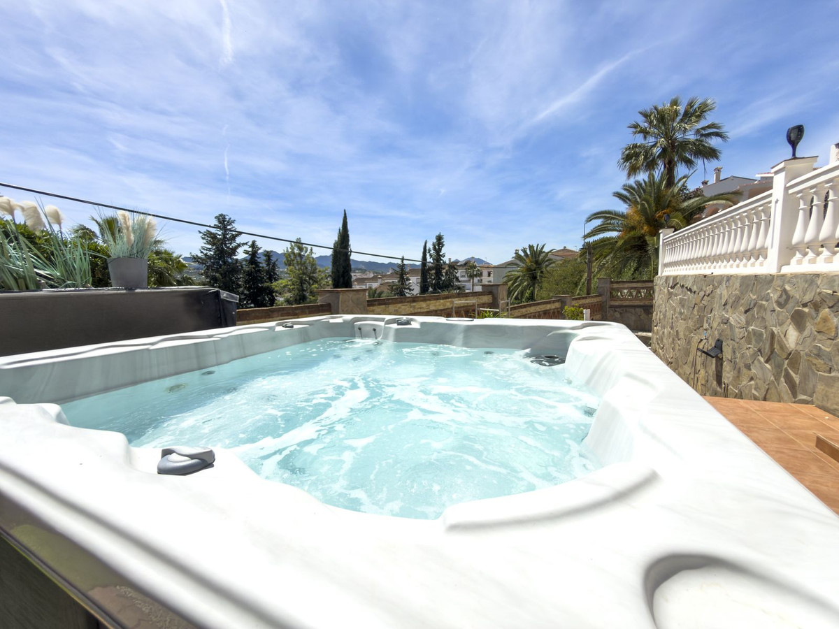 5 Bed Townhouse for sale in Coín Costa Del Sol, Málaga, Spain