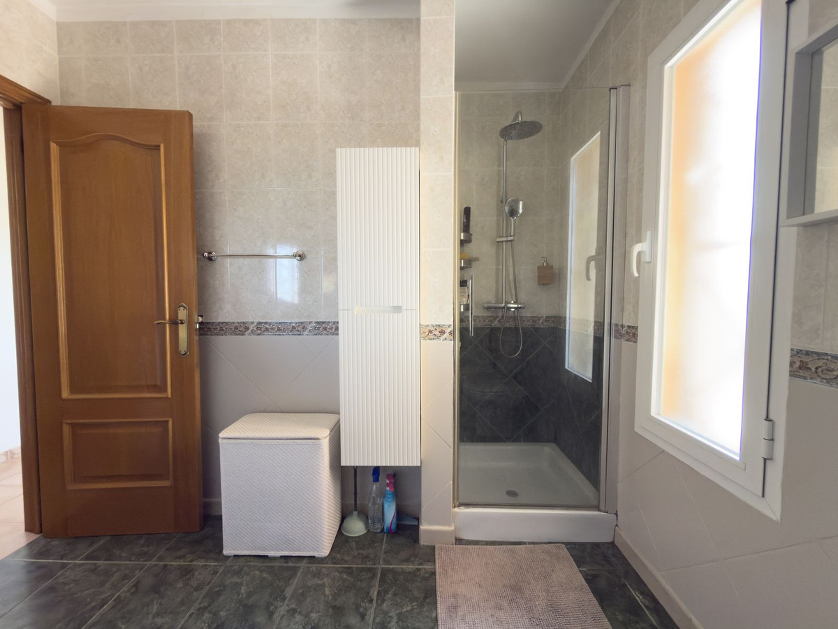 5 Bed Townhouse for sale in Coín Costa Del Sol, Málaga, Spain