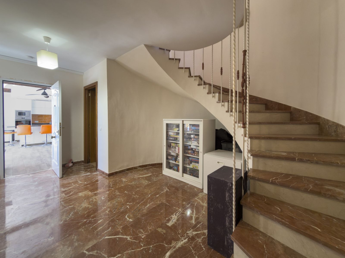 5 Bed Townhouse for sale in Coín Costa Del Sol, Málaga, Spain