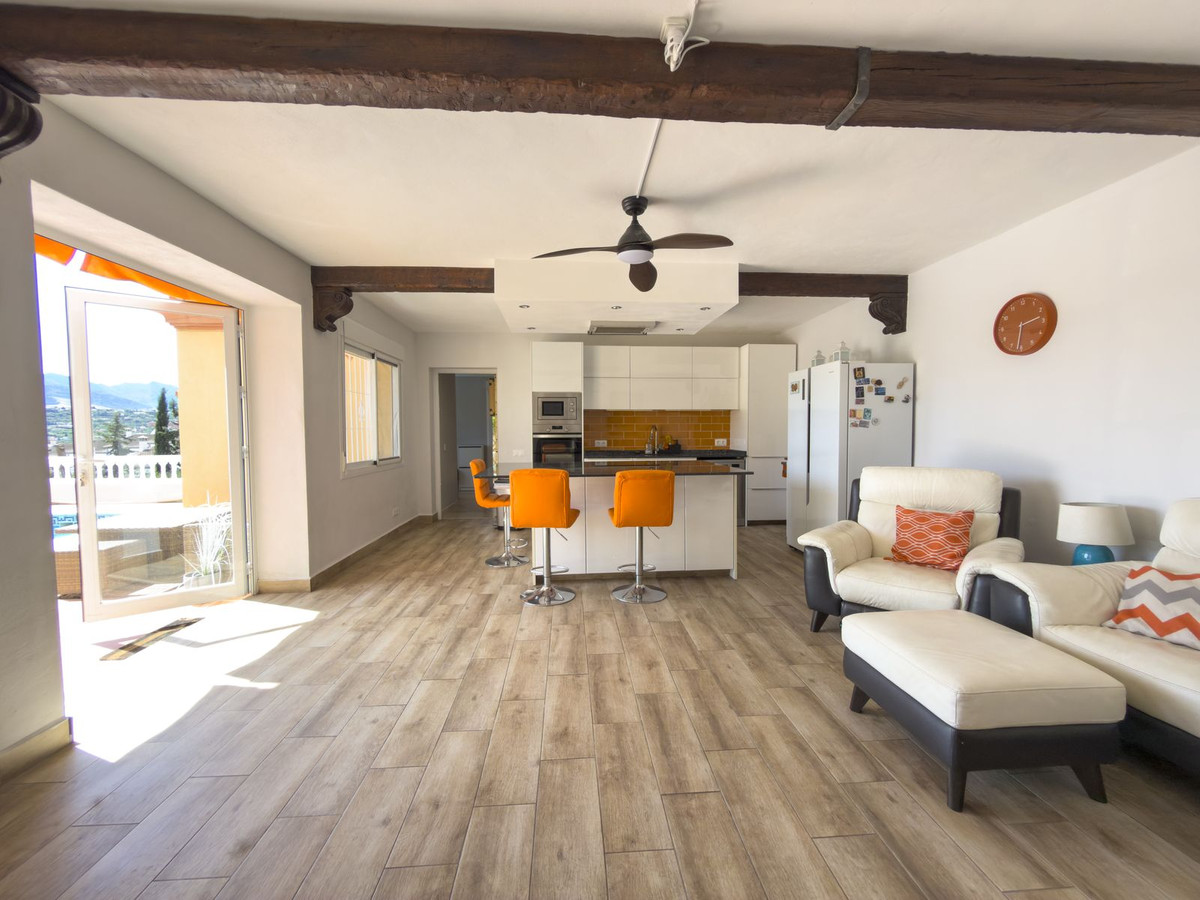 5 Bed Townhouse for sale in Coín Costa Del Sol, Málaga, Spain