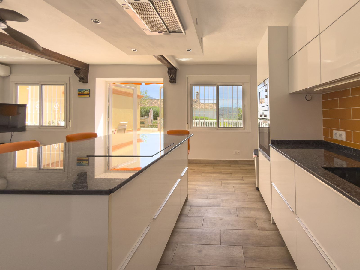 5 Bed Townhouse for sale in Coín Costa Del Sol, Málaga, Spain