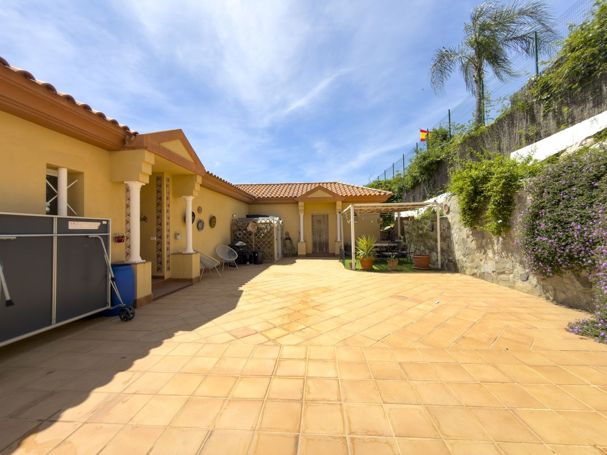 5 Bed Townhouse for sale in Coín Costa Del Sol, Málaga, Spain