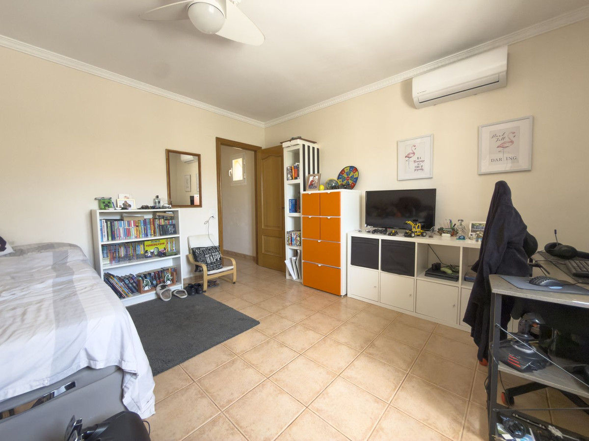 5 Bed Townhouse for sale in Coín Costa Del Sol, Málaga, Spain
