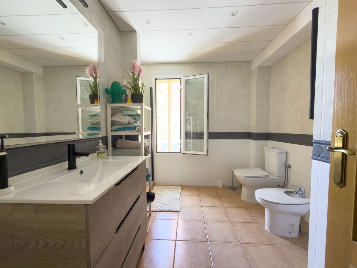 5 Bed Townhouse for sale in Coín Costa Del Sol, Málaga, Spain