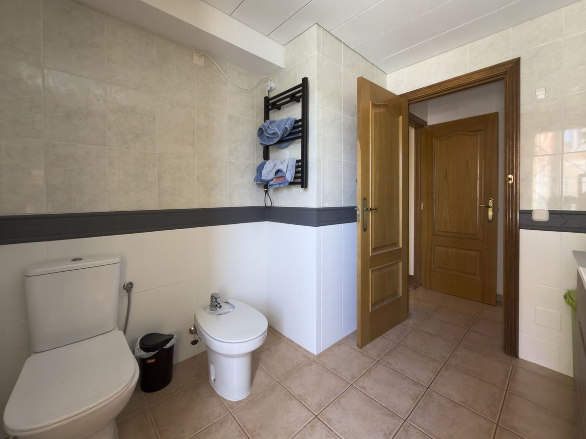 5 Bed Townhouse for sale in Coín Costa Del Sol, Málaga, Spain