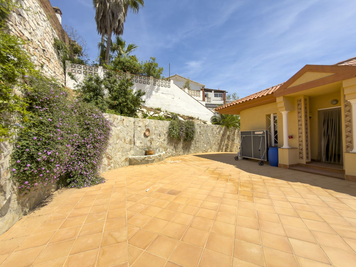 5 Bed Townhouse for sale in Coín Costa Del Sol, Málaga, Spain