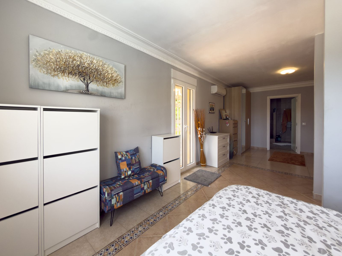 5 Bed Townhouse for sale in Coín Costa Del Sol, Málaga, Spain