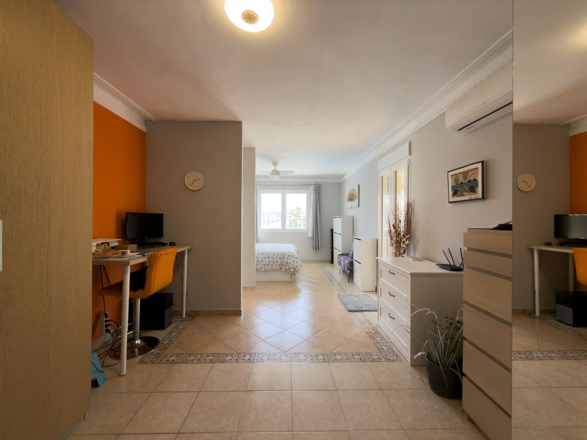 5 Bed Townhouse for sale in Coín Costa Del Sol, Málaga, Spain
